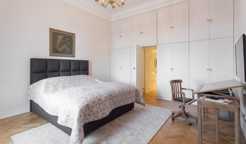 Furnished beautiful classical apartment close to the Opera