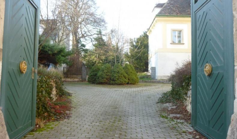 Immobilien - Historisches Herrenhaus mit großem Parkgarten, Maria Enzersdorf