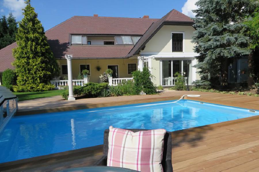 Luxurious property with pool near Vienna
