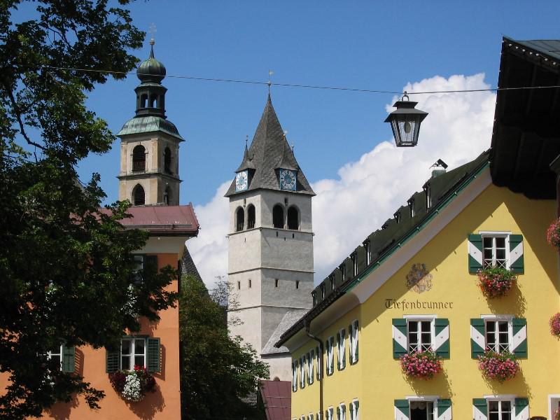 Tiroler Hotels in der besten Lage von Kitzbühel zu verkaufen - Österreich - Tirol