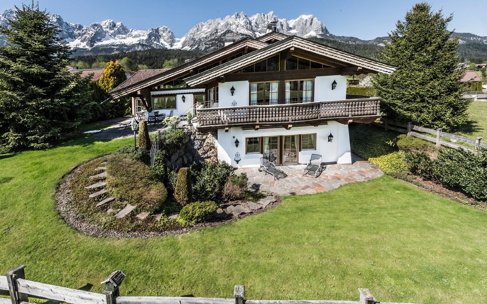 Tyrolean Traditional Chalet in a prime location of Going