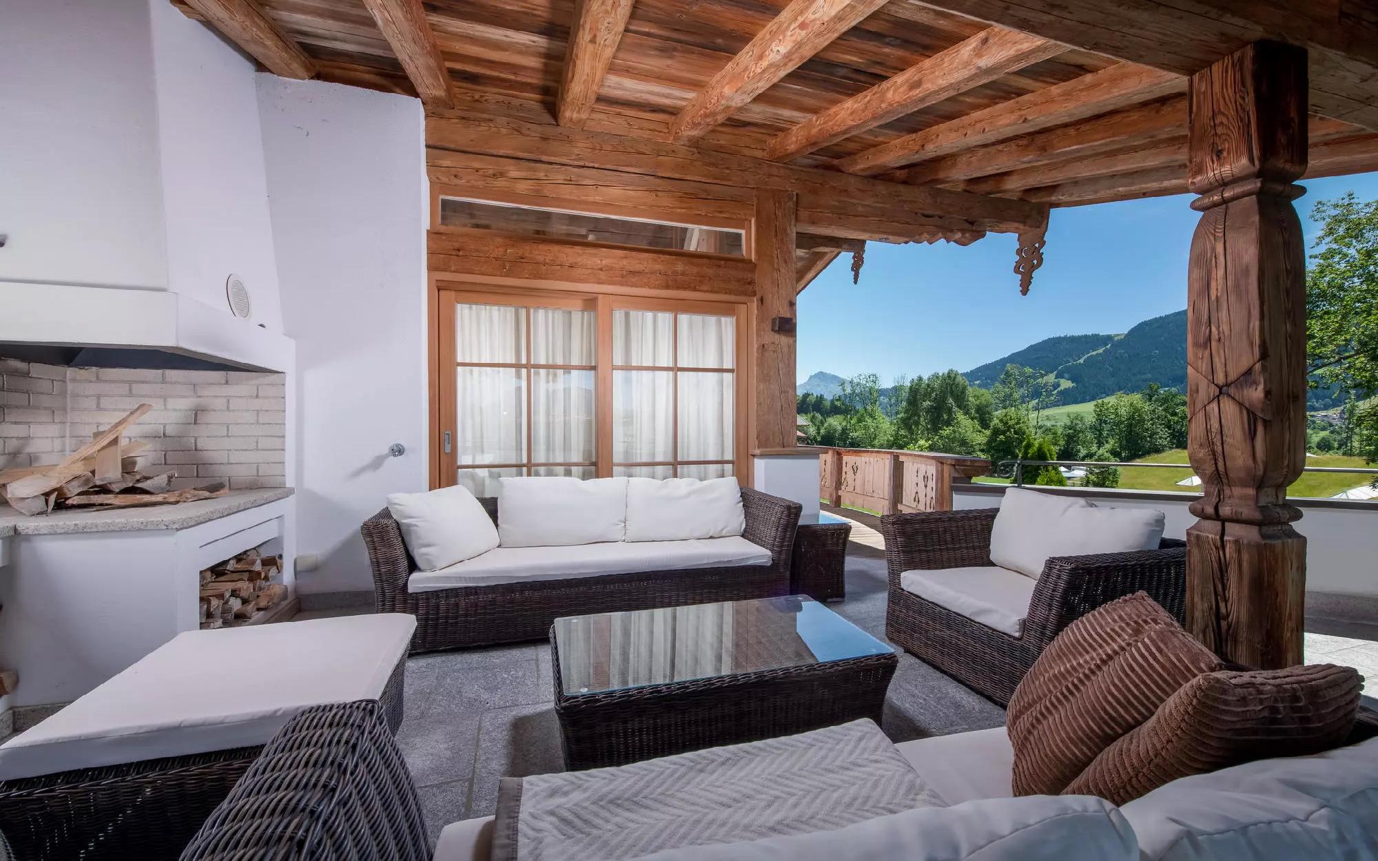 Traditional Alpine home in a sunny location For Sale - Ellmau