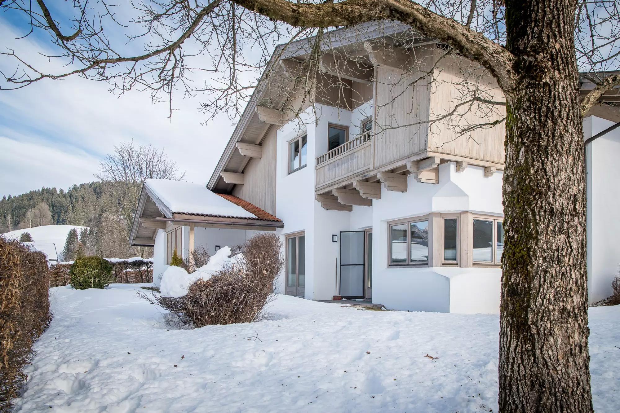 オーストリアの不動産 - Plot with a family house in a fantastic location