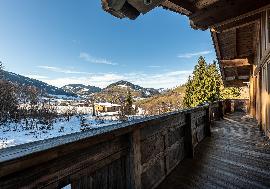 Недвижимость в Австрии - Загородный дом в горах на 2 семьи на опушке леса